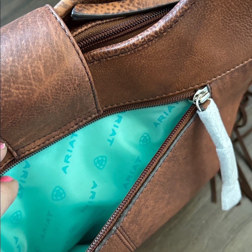 Ariat Betsy Shoulder Bag,distressed leather,fringe,snap top,concho, zip pocket - Picture 8 of 13